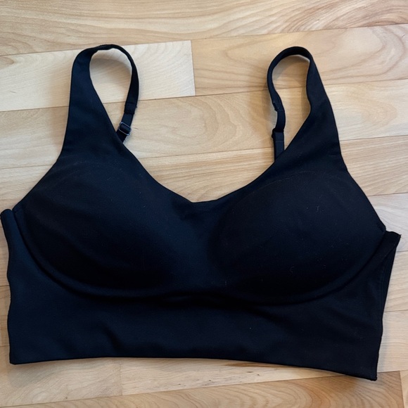 Victoria’s Secret On Point strappy sports bra 36C - Picture 1 of 5
